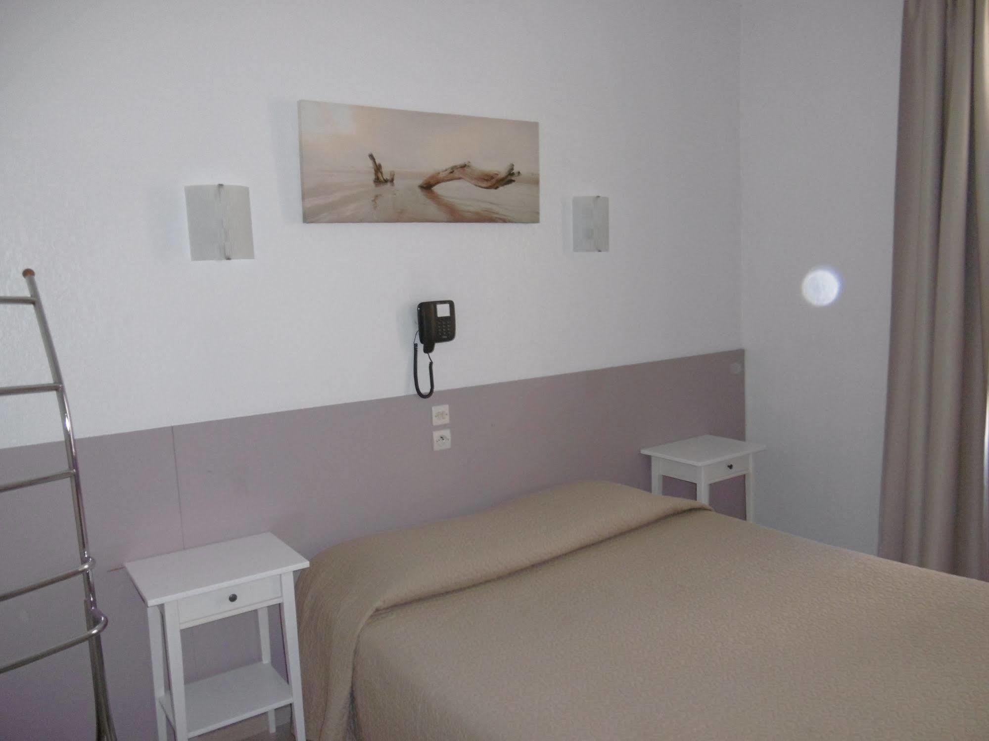 Hotel Au Tropico Juan-les-Pins Eksteriør billede